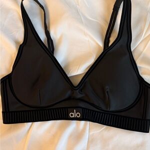 Alo Airlift Lineup Bra in Black – Size Small